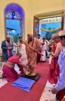 Purna Kumbha Swagata, Pada Prakshalana, Deva Darshana